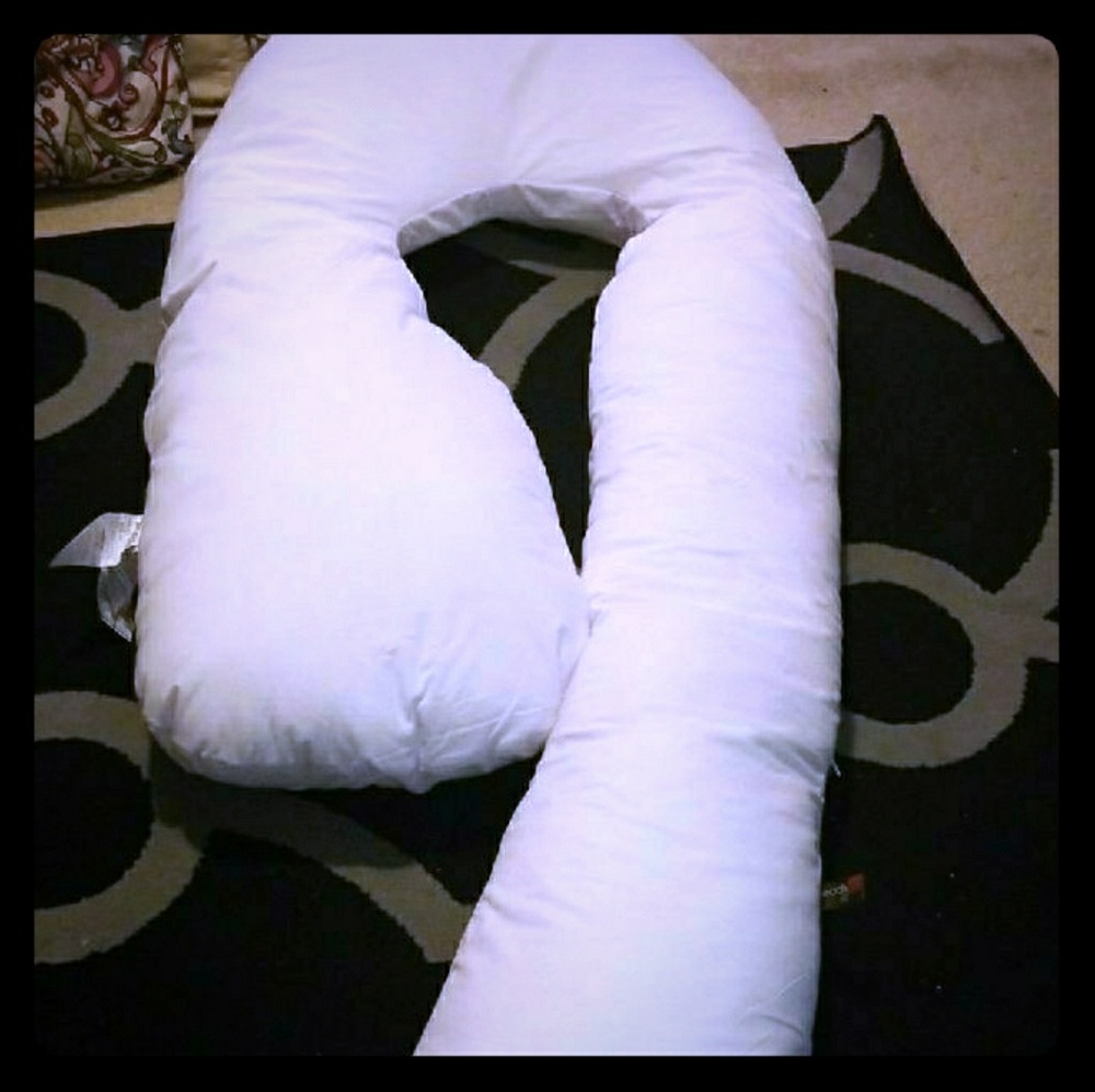 Brand new never used maternity//body pillow